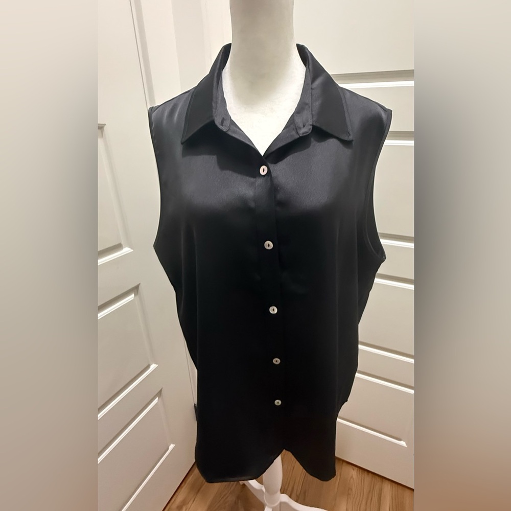 Nicole Miller. Satin-Like Sleeveless Button Down. Black. Size XL.